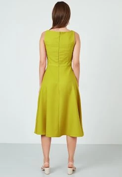LELA Crew Neck Pleated Midi - Cocktailjurk - Olive -LELA 01c3d2d7f26c431091ab142396f0b096
