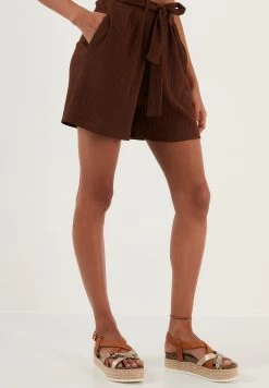 LELA Regular Fit - Shorts - Brown -LELA 03c69826a1fb495b9eb68c54e7a6242e