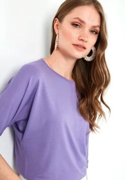 LELA Crew Neck- Longsleeve - Lilac 7 LELA Crew Neck- Longsleeve - Lilac -LELA 1345b472d3024dacbb40b8ed1120fa29