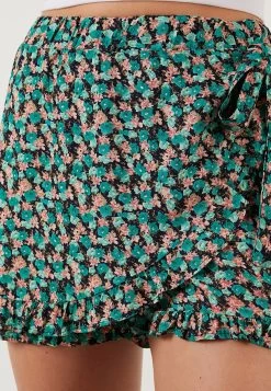 LELA Regular Fit - Shorts - Green -LELA 1586760537b74b458476075101efa76d