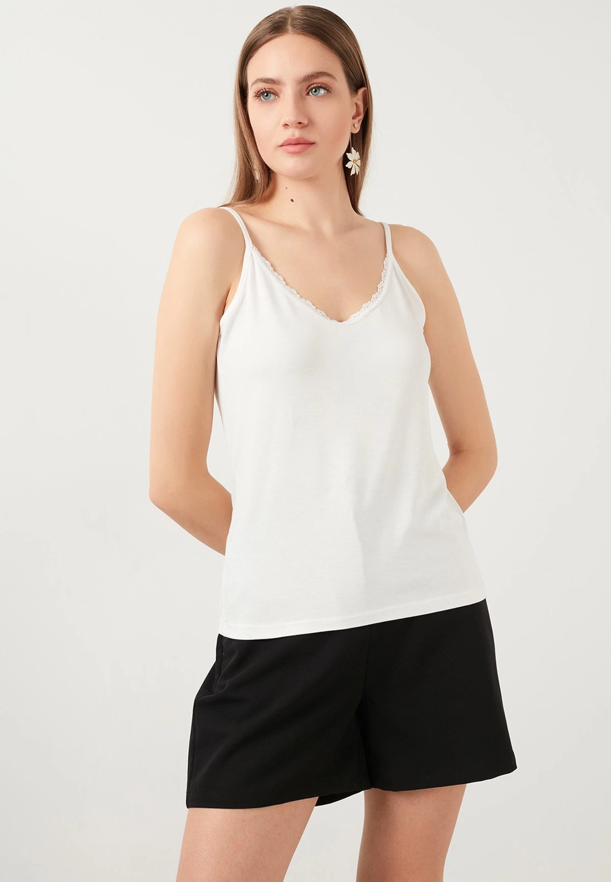 LELA Athlete - Top - Ecru 1 LELA Athlete - Top - Ecru