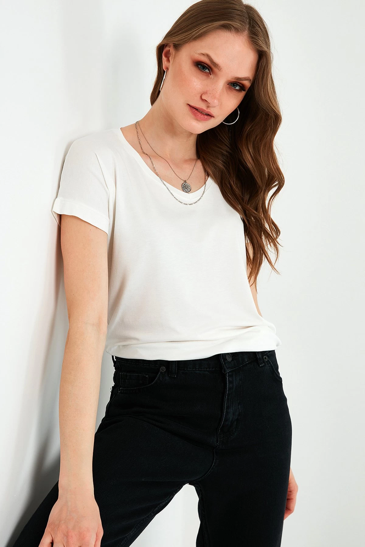 LELA V Neck- T-Shirt Basic - Ecru 1 LELA V Neck- T-Shirt Basic - Ecru