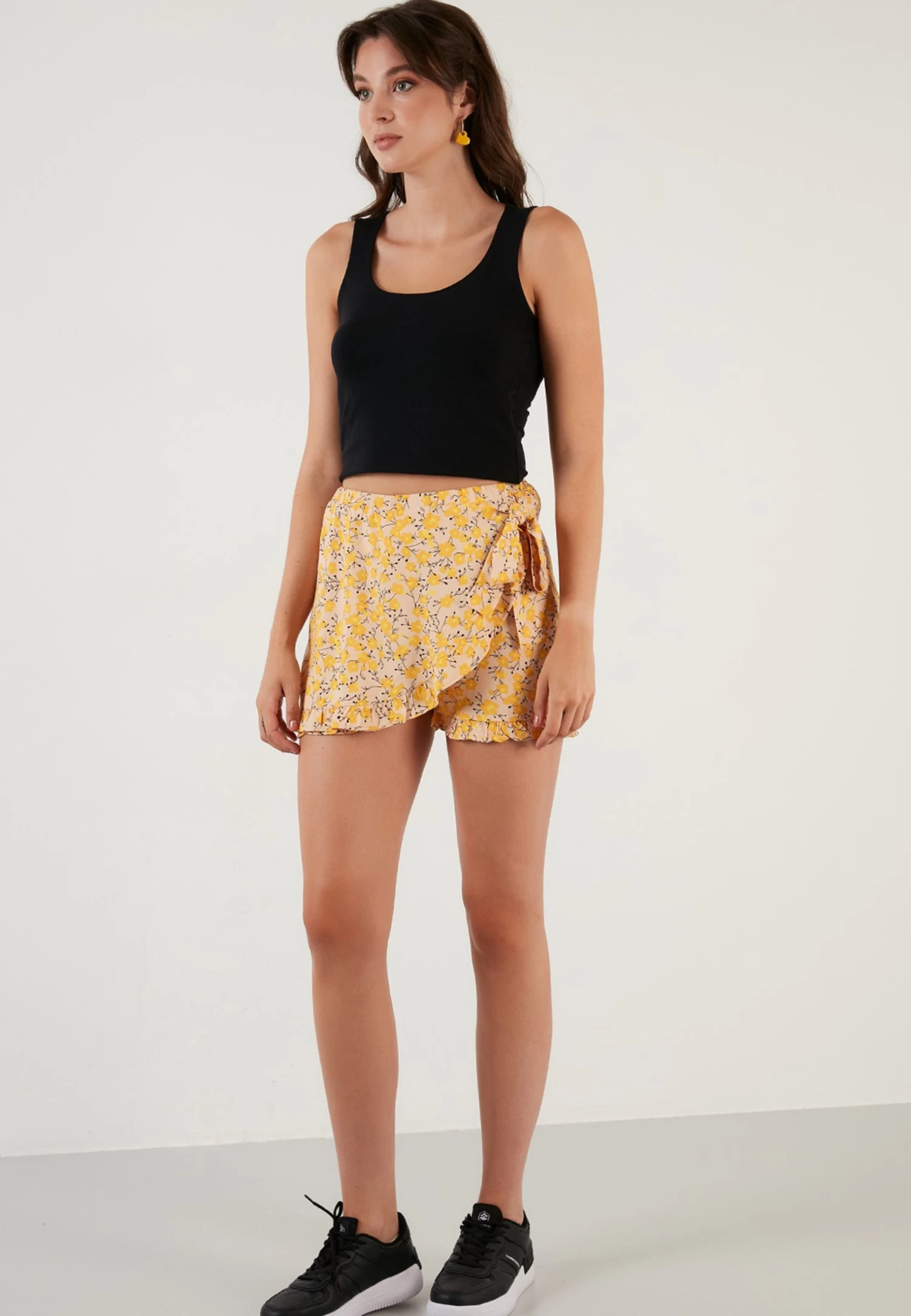 LELA Regular Fit - Shorts - Beige 1 LELA Regular Fit - Shorts - Beige