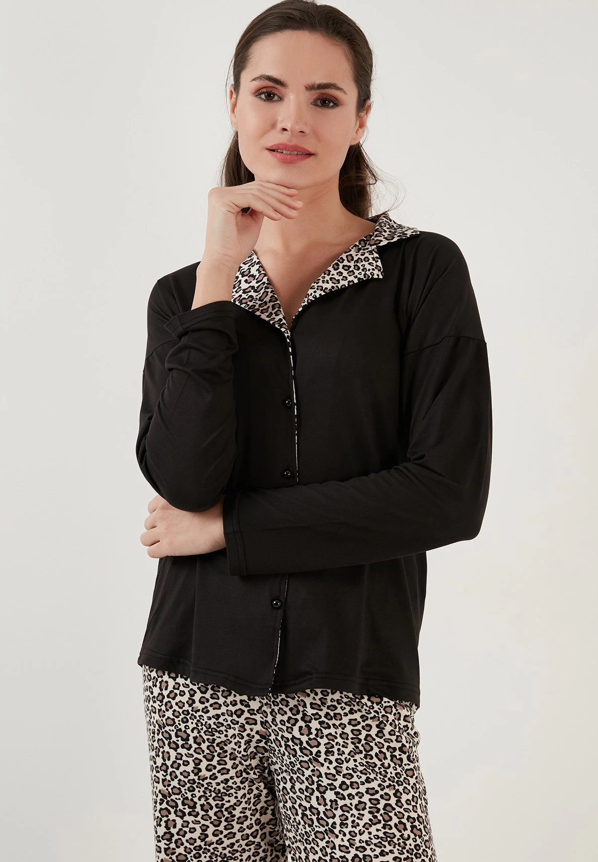 LELA Soft Touch - Pyjama - Leopard Black 6 LELA Soft Touch - Pyjama - Leopard Black - Afbeelding 6