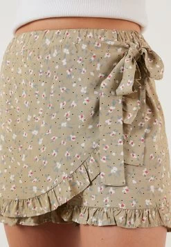 LELA Regular Fit - Shorts - Khaki -LELA 2daa6a7040344d16bf951a234ad09cd8