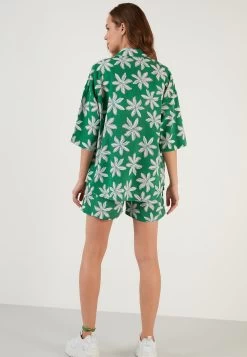 LELA Two Piece Set - Regular Fit - Shorts - Green 9 LELA Two Piece Set - Regular Fit - Shorts - Green -LELA 3089ee8be37040c9be7966e2a5e2c508