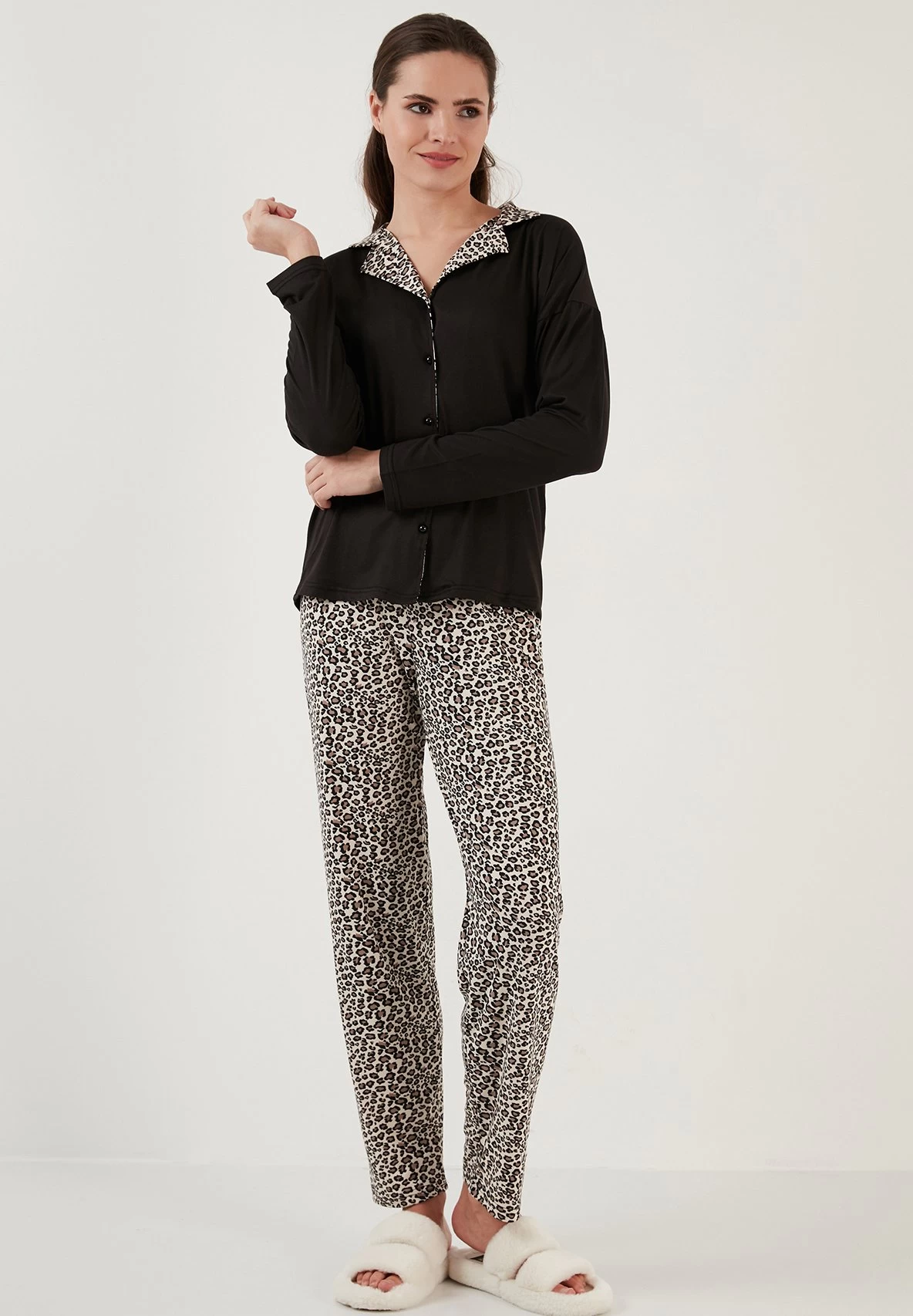LELA Soft Touch - Pyjama - Leopard Black 2 LELA Soft Touch - Pyjama - Leopard Black - Afbeelding 2