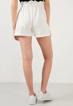 LELA Slim Fit - Shorts - Ecru -LELA 3ebfd82c6d8f46bd9b1373ae8019c667