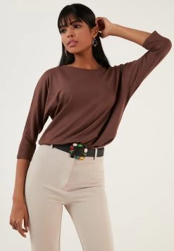 LELA Crew Neck- Longsleeve - Brown -LELA 4020510e45e54f26a81ad81a225041b6