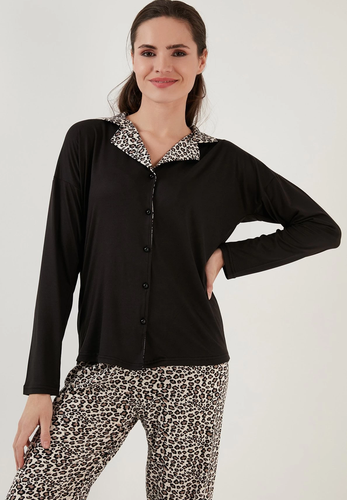 LELA Soft Touch - Pyjama - Leopard Black 4 LELA Soft Touch - Pyjama - Leopard Black - Afbeelding 4