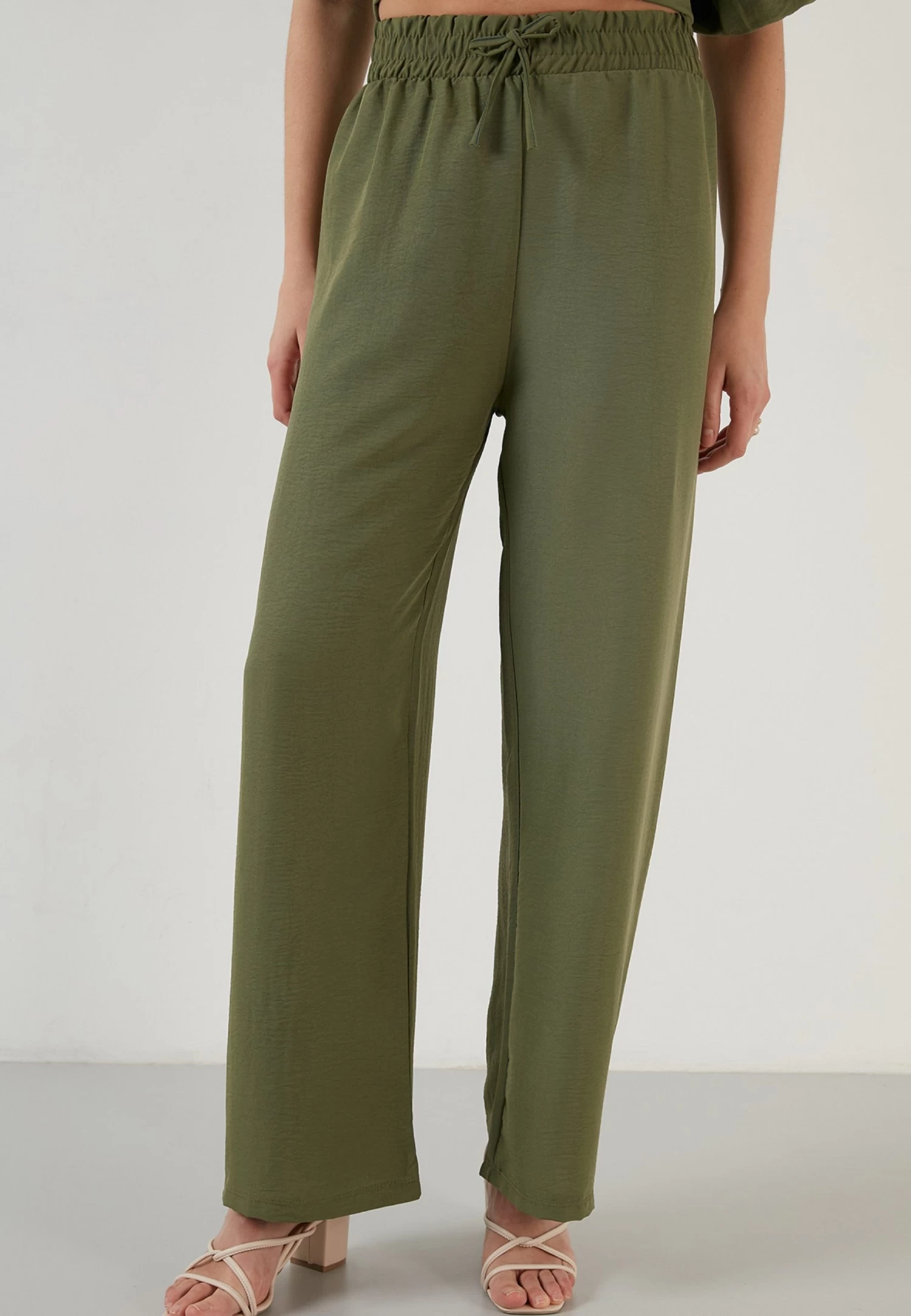LELA Loose Fit- Broek - Khaki 1 LELA Loose Fit- Broek - Khaki