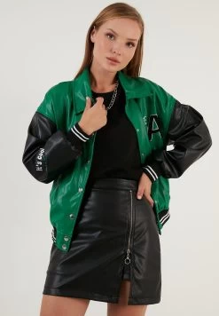 LELA Loose Fit - Imitatieleren Jas - Benetton Color 11 LELA Loose Fit - Imitatieleren Jas - Benetton Color -LELA 58dd4ab72e2b45adb51acc6fc212cbf6