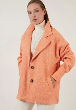 LELA Loose Fit - Halflange Jas - Orange -LELA 5c22086b16704a59a12aed38de9f572e