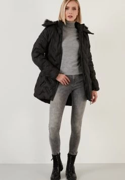 LELA -LELA 5dc6c6b0192f4604b3620d0a92286627