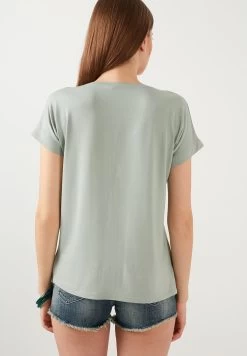 LELA V Neck- T-Shirt Basic - Almond Green 5 LELA V Neck- T-Shirt Basic - Almond Green -LELA 6112d643717341ed9dbe7d116adea4f4