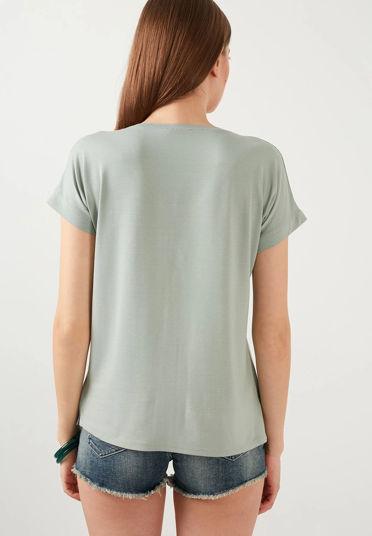 LELA V Neck- T-Shirt Basic - Almond Green 3 LELA V Neck- T-Shirt Basic - Almond Green - Afbeelding 3