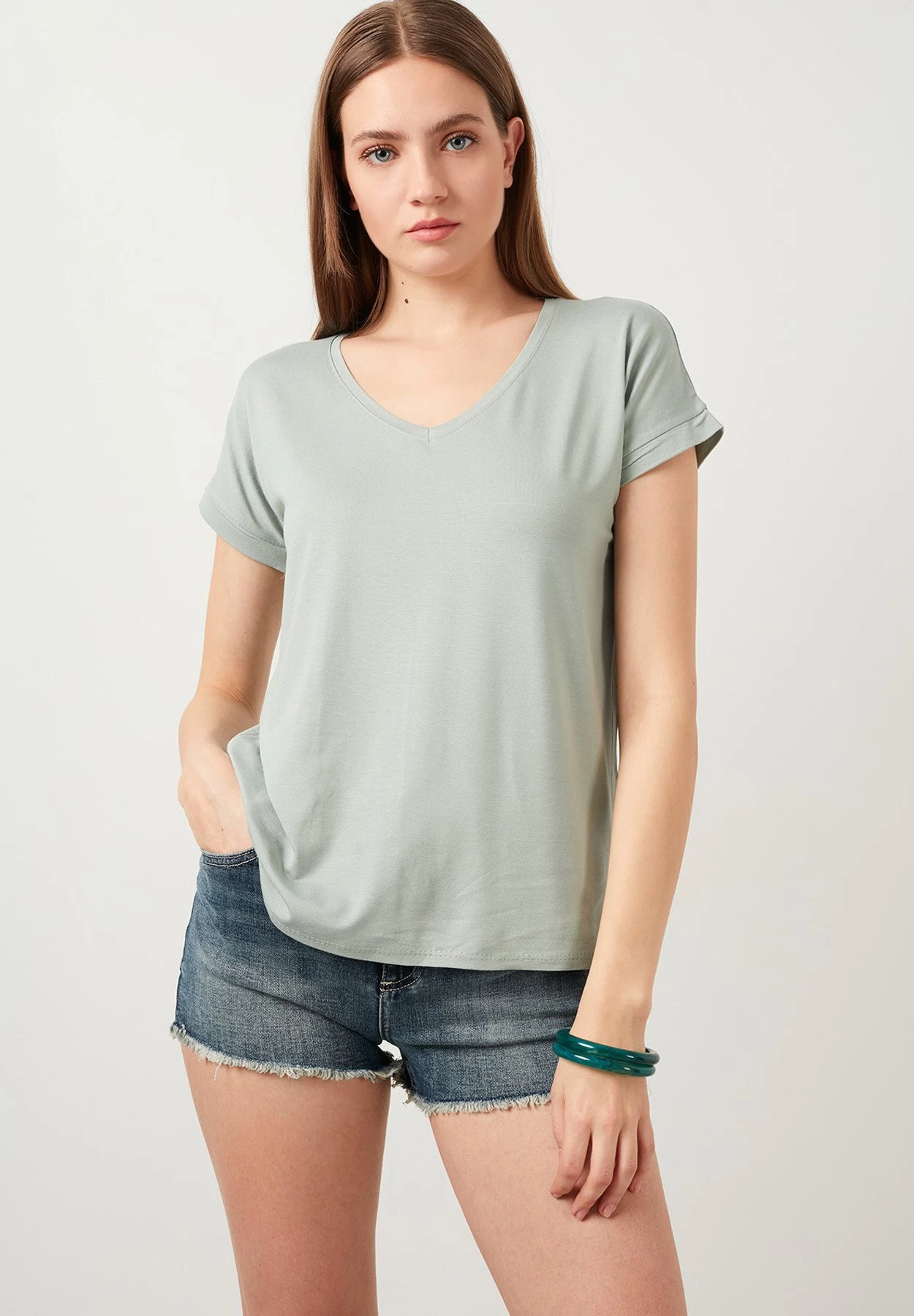 LELA V Neck- T-Shirt Basic - Almond Green 1 LELA V Neck- T-Shirt Basic - Almond Green