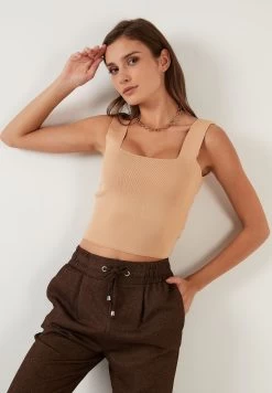 LELA Slim Fit - Top - Biscuit