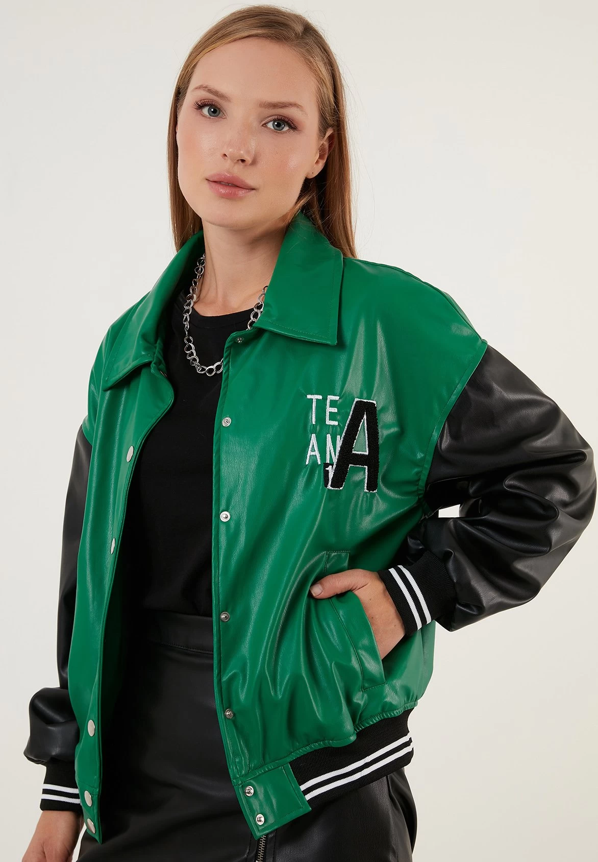 LELA Loose Fit - Imitatieleren Jas - Benetton Color 7 LELA Loose Fit - Imitatieleren Jas - Benetton Color - Afbeelding 7