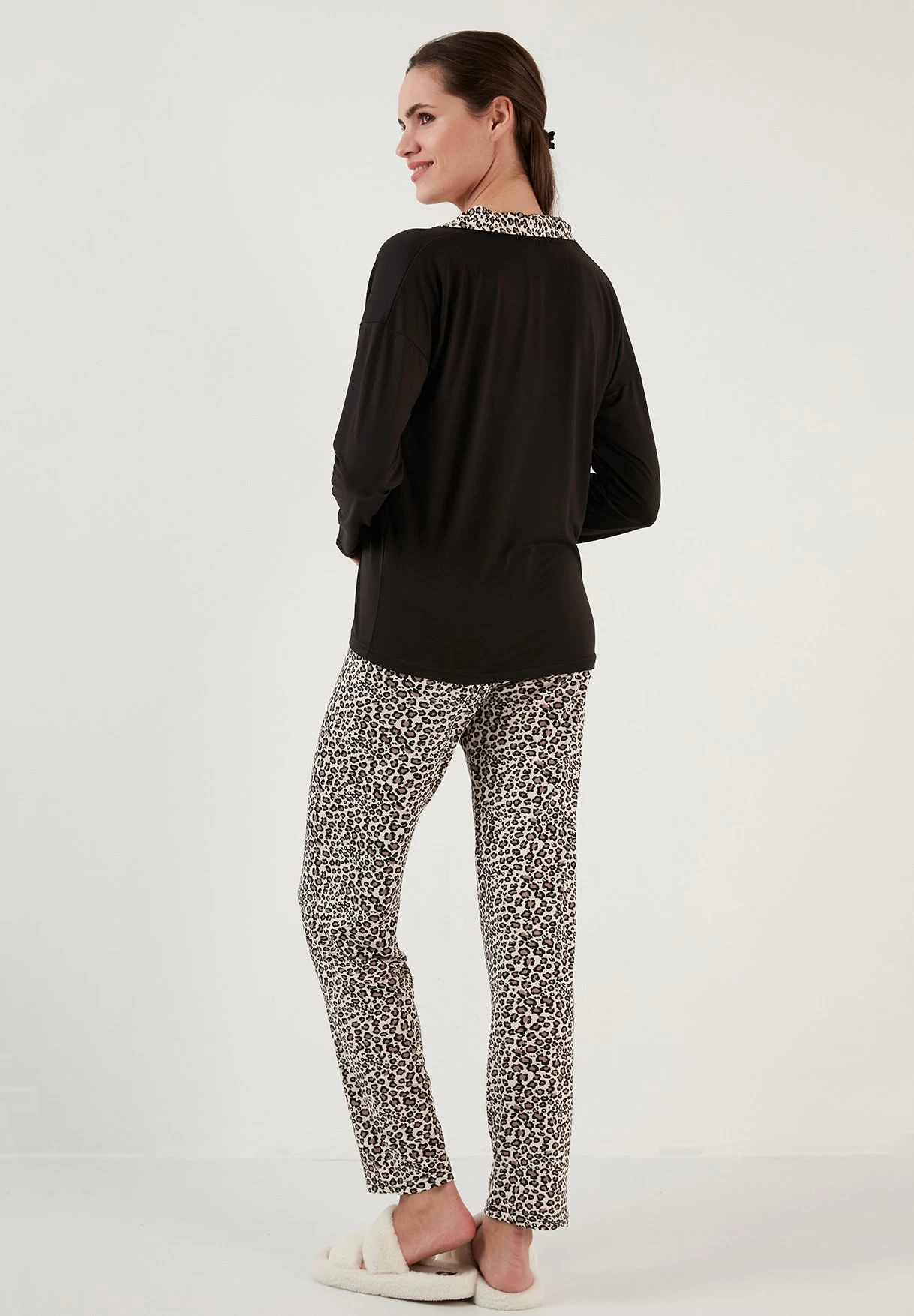 LELA Soft Touch - Pyjama - Leopard Black 3 LELA Soft Touch - Pyjama - Leopard Black - Afbeelding 3