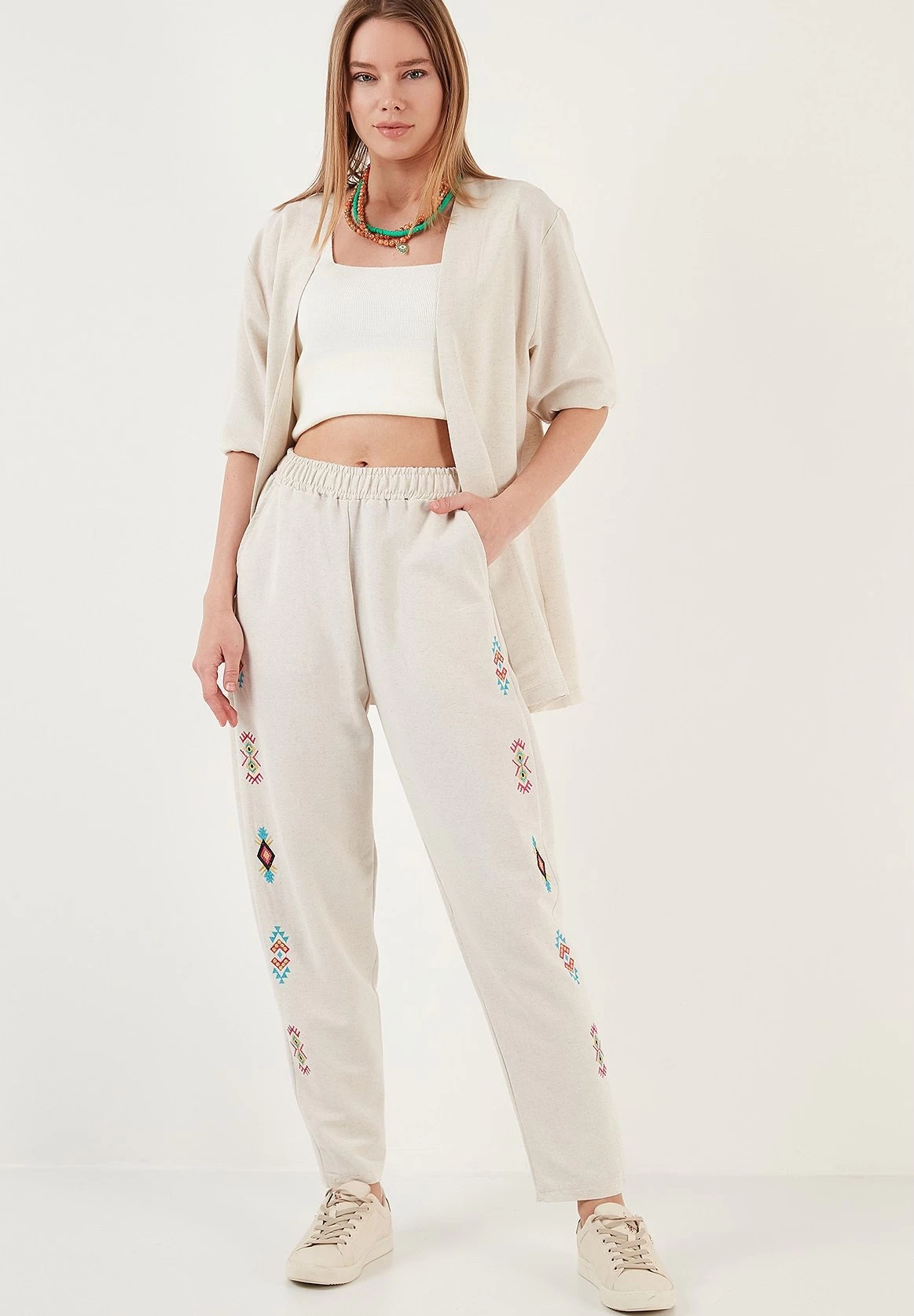 LELA Regular Fit - Trainingsbroek - Beige 2 LELA Regular Fit - Trainingsbroek - Beige - Afbeelding 2