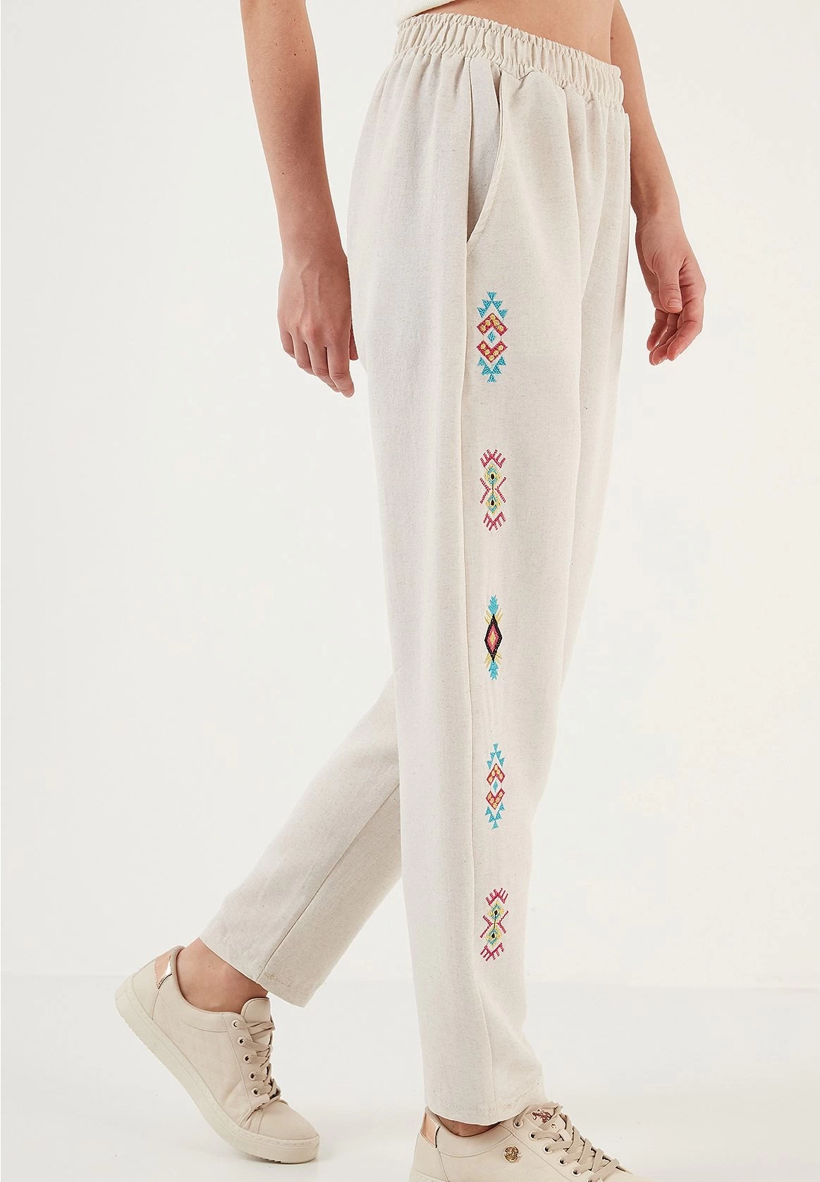 LELA Regular Fit - Trainingsbroek - Beige 4 LELA Regular Fit - Trainingsbroek - Beige - Afbeelding 4