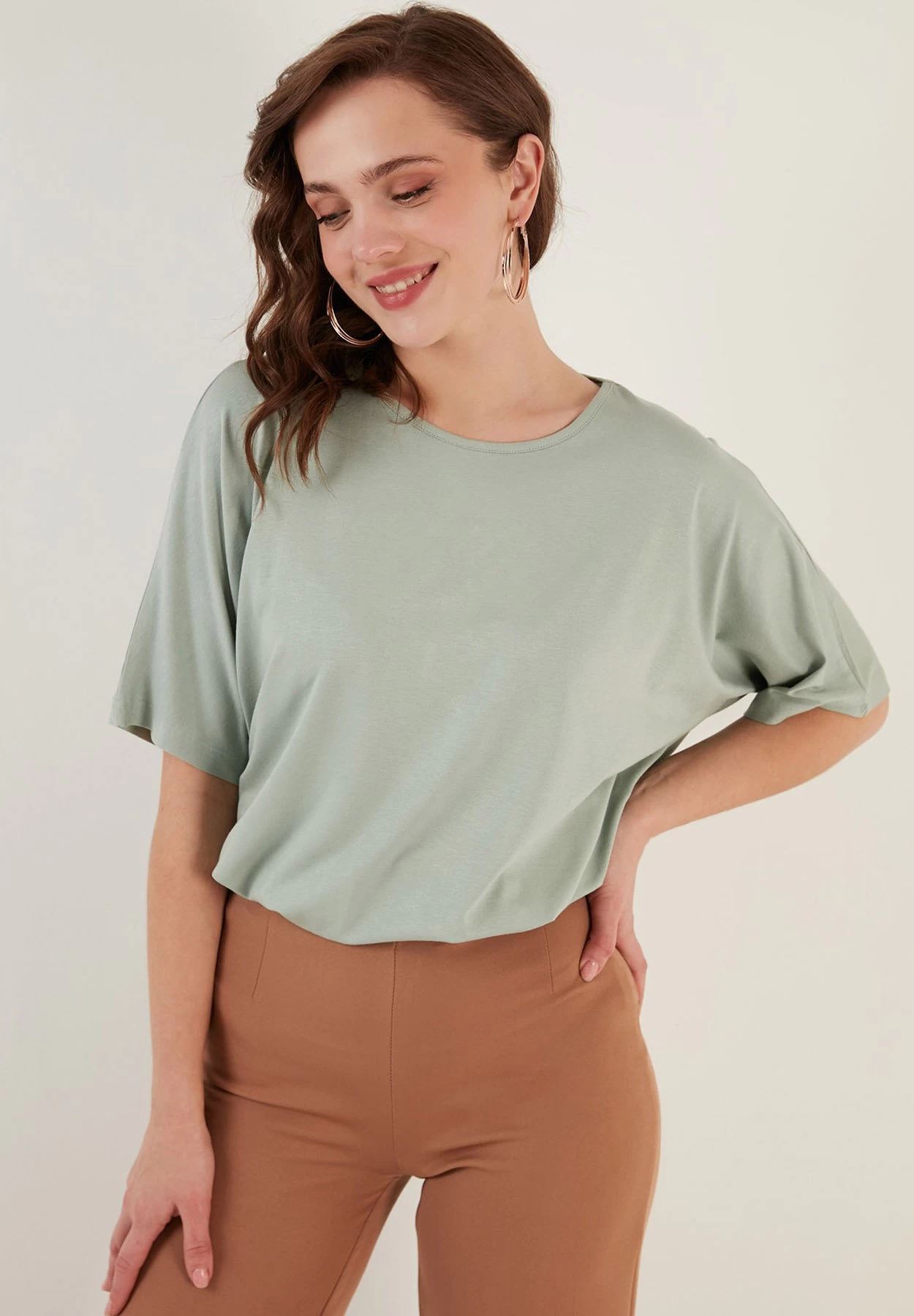 LELA Loose Fit - Blouse - Almond Green 4 LELA Loose Fit - Blouse - Almond Green - Afbeelding 4