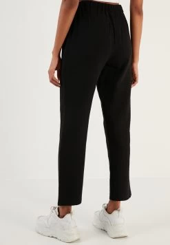 LELA Regular Fit - Trainingsbroek - Black -LELA c0ff4a8e0e214e3daf3614635584408d