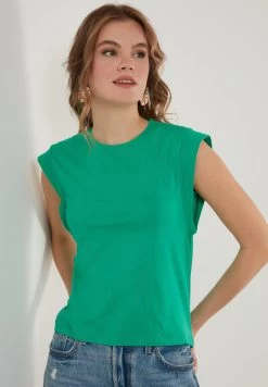 LELA Crew Neck- Top - Benetton Color -LELA c4b2d55070d34afb953037ab2eed6be1