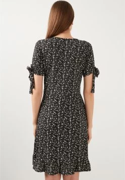 LELA Floral V Neck Ruffle Detail Mini- Jurk - Black -LELA c63e06527a234ad5a459b808bc38d3bc