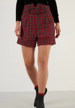 LELA Regular Fit - Shorts - Red