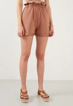 LELA Slim Fit - Shorts - Biscuit Color