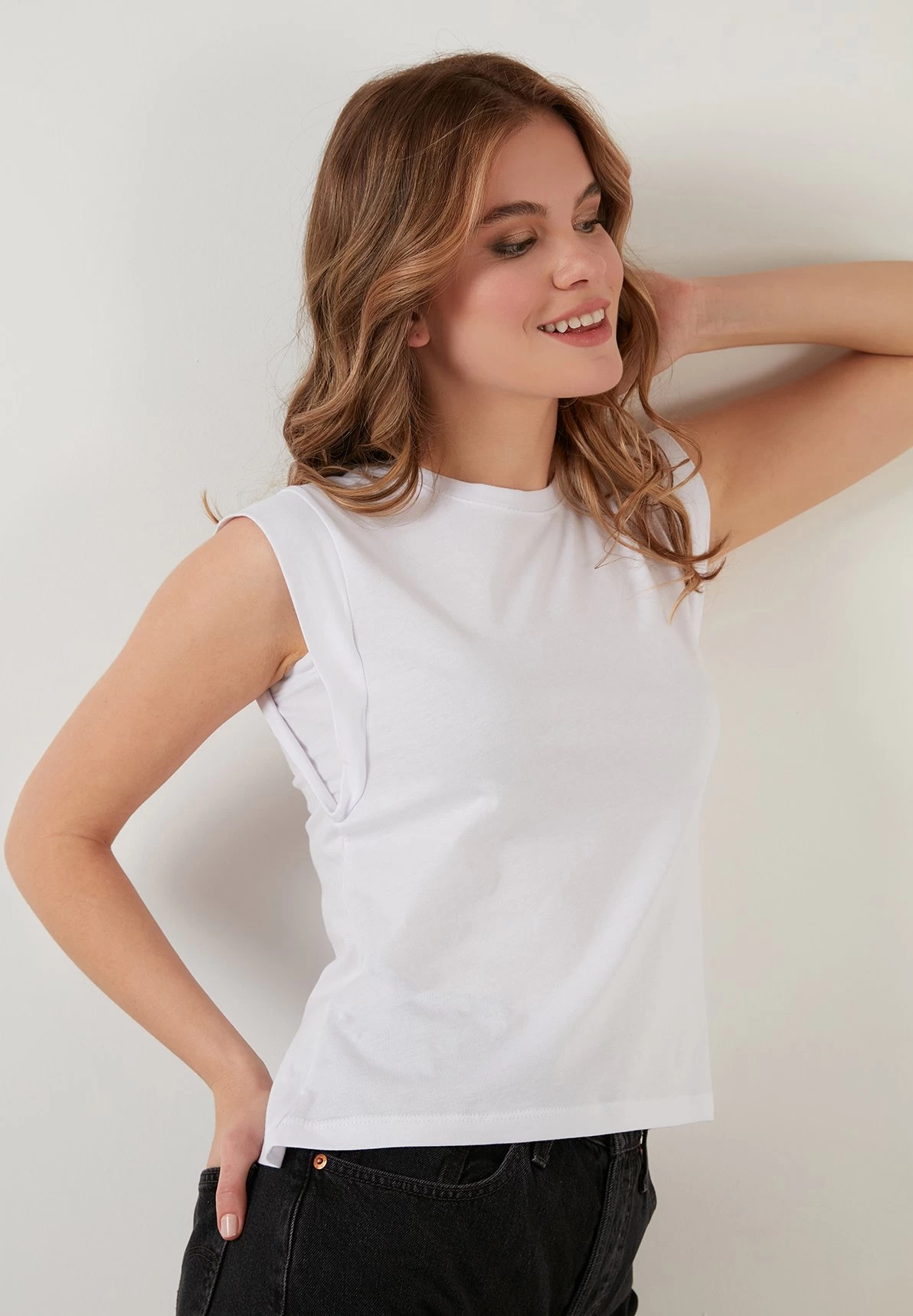 LELA Crew Neck- Top - White 4 LELA Crew Neck- Top - White - Afbeelding 4