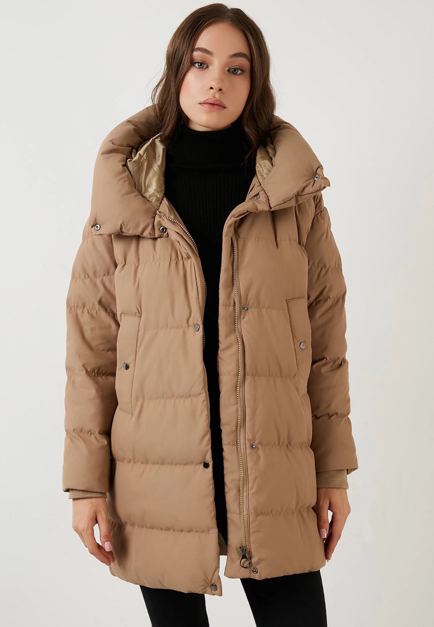 LELA Oversized Inflatable Long- Winterjas - Beige 1 LELA Oversized Inflatable Long- Winterjas - Beige