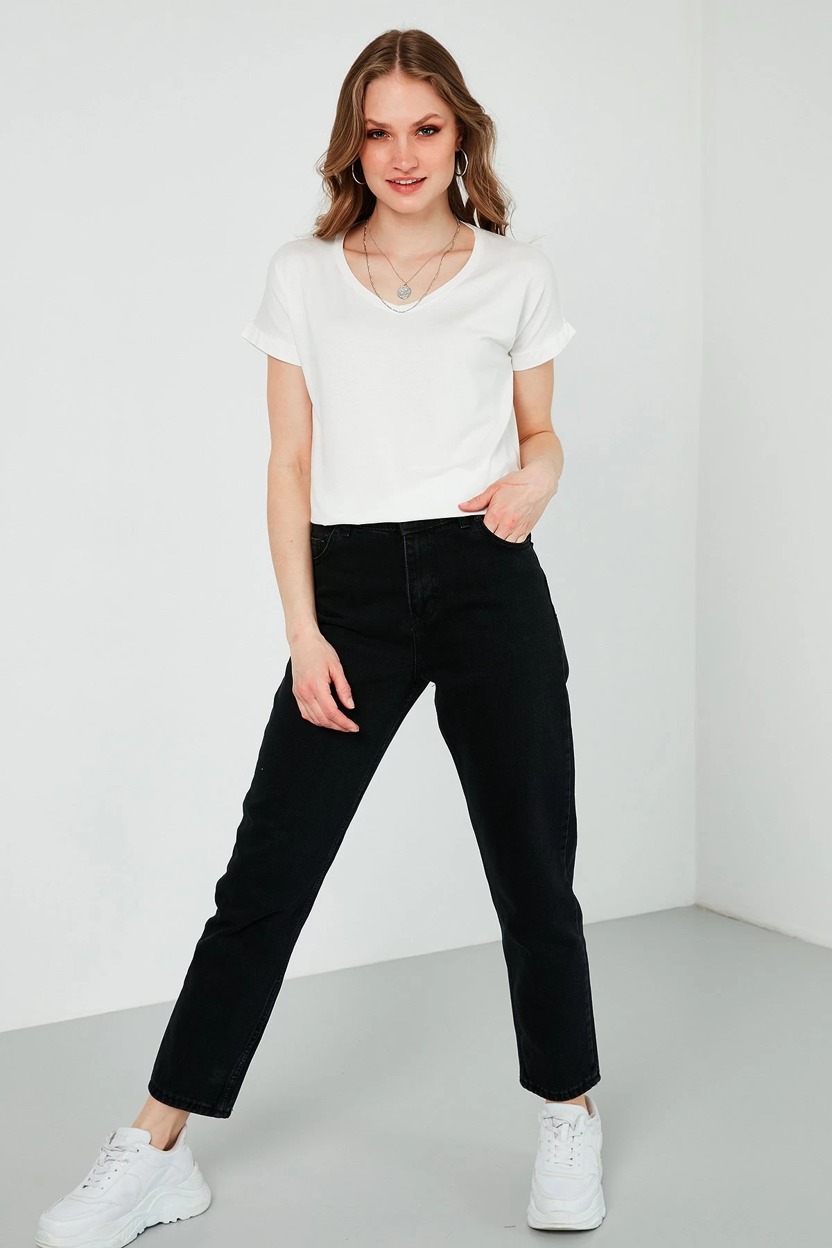 LELA V Neck- T-Shirt Basic - Ecru 2 LELA V Neck- T-Shirt Basic - Ecru - Afbeelding 2