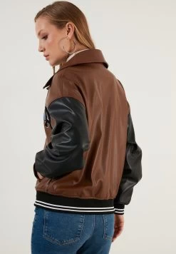 LELA Loose Fit - Imitatieleren Jas - Brown -LELA e418d3f84d444f5d94e34ab10e87c02a