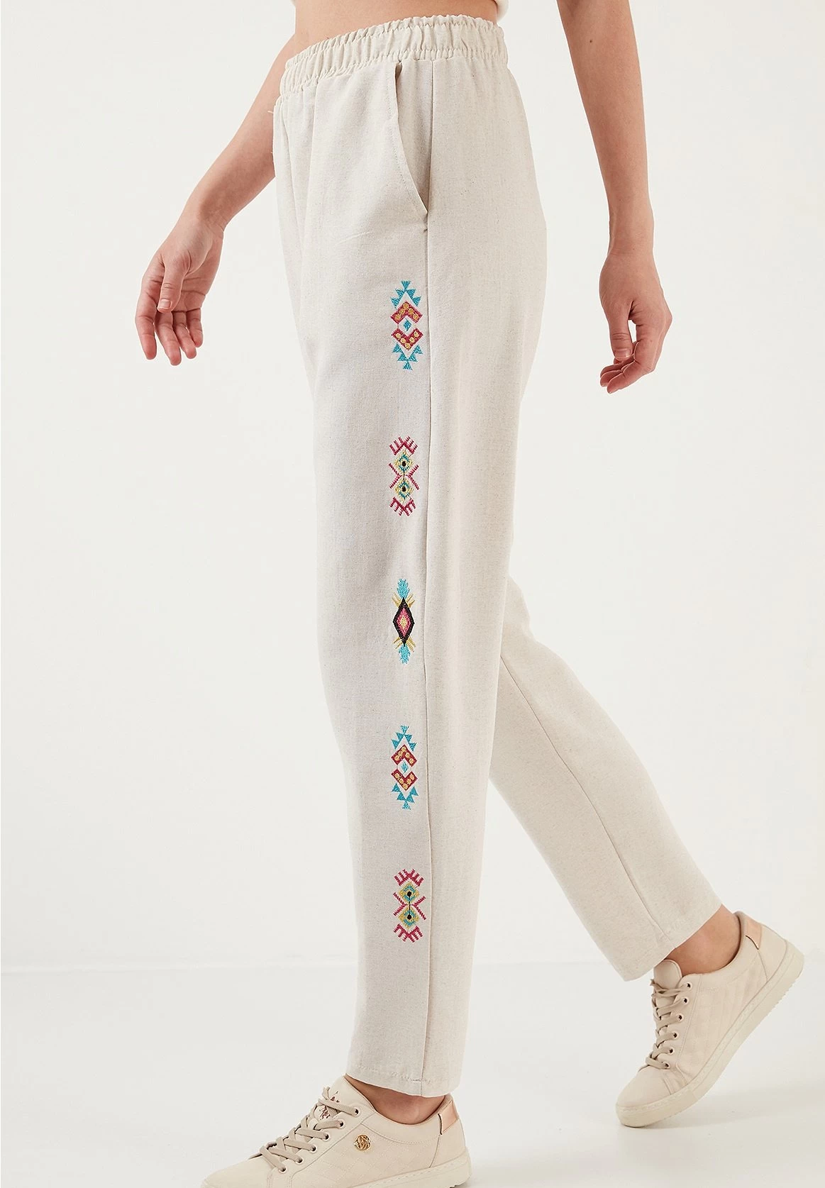 LELA Regular Fit - Trainingsbroek - Beige 3 LELA Regular Fit - Trainingsbroek - Beige - Afbeelding 3