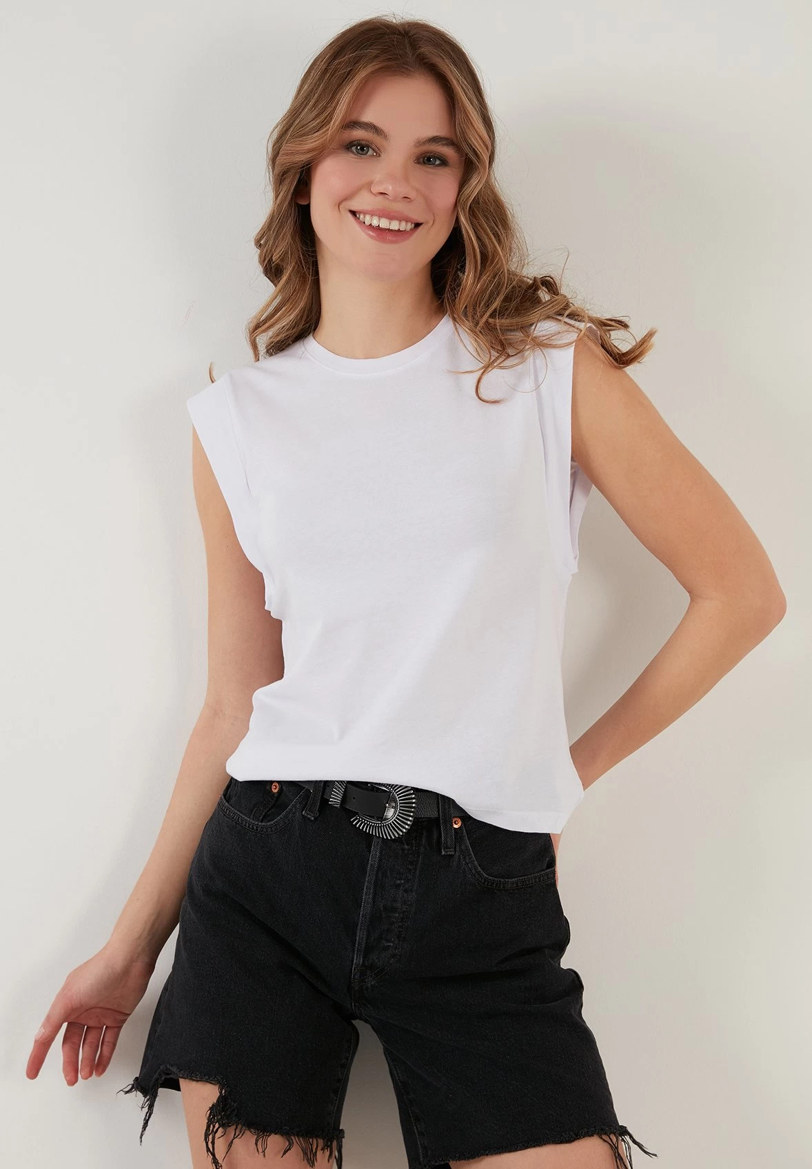 LELA Crew Neck- Top - White 3 LELA Crew Neck- Top - White - Afbeelding 3