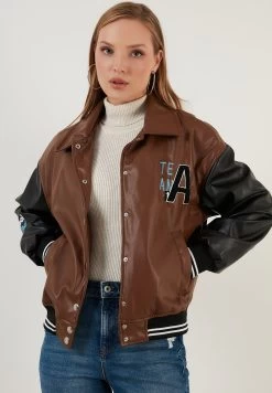 LELA Loose Fit - Imitatieleren Jas - Brown -LELA f54454aca6944f06b49a6dafd04de4b2