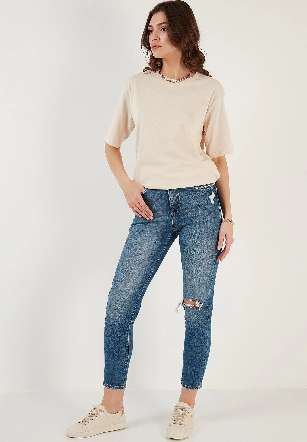 LELA Loose Fit - T-Shirt Basic - Stone 2 LELA Loose Fit - T-Shirt Basic - Stone - Afbeelding 2