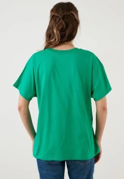 LELA Crew Neck- T-Shirt Basic - Benetton Color -LELA fc5c12ea30724c259c26bf1b3f7a7c7e