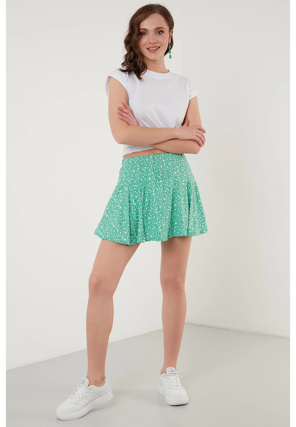 LELA Flowered Elastic Waist - Shorts - Benetton Color 1 LELA Flowered Elastic Waist - Shorts - Benetton Color